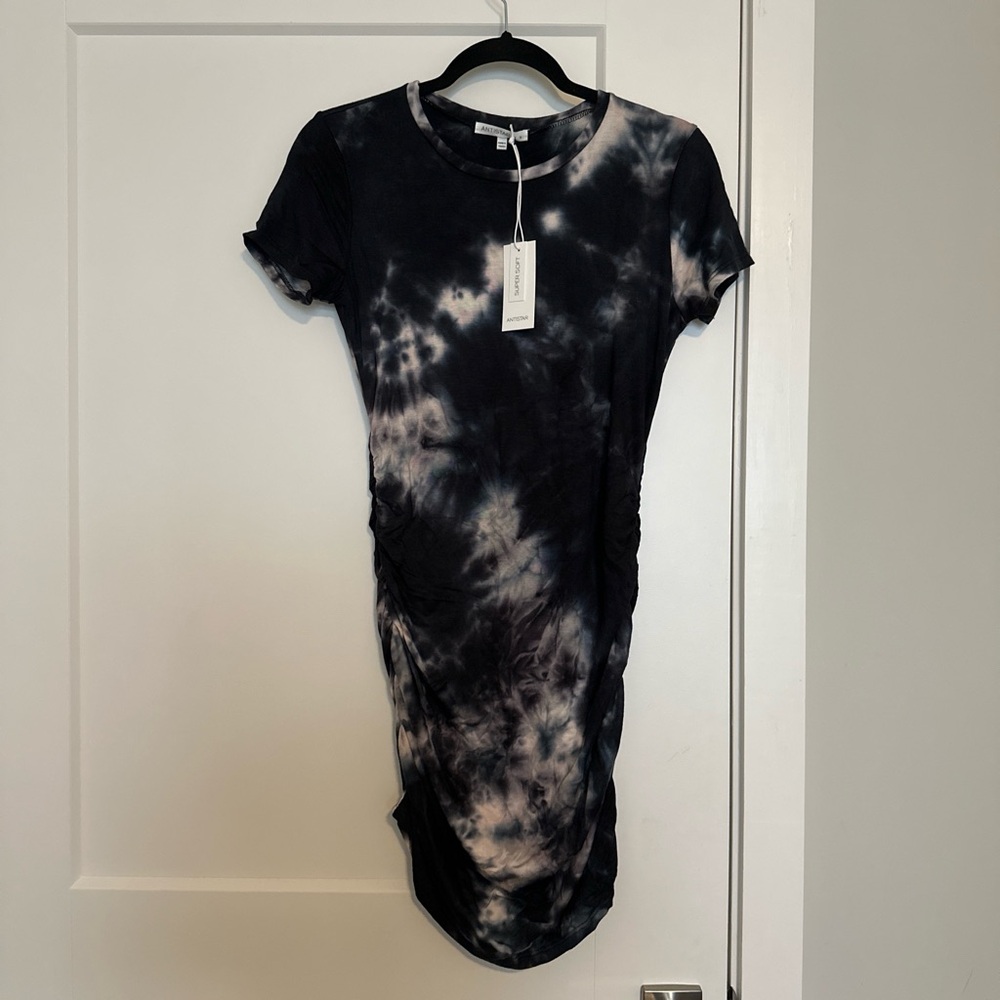 Super Soft Tie-Dye Short Sleeve Ruched Midi Dress - Black & Blue